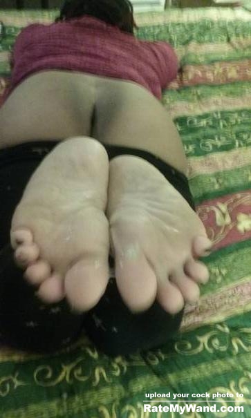 sexy fat bitch gave me a nice foot job i came twice looking at that nice fat ass for motivation enjoy guys - Rate My Wand