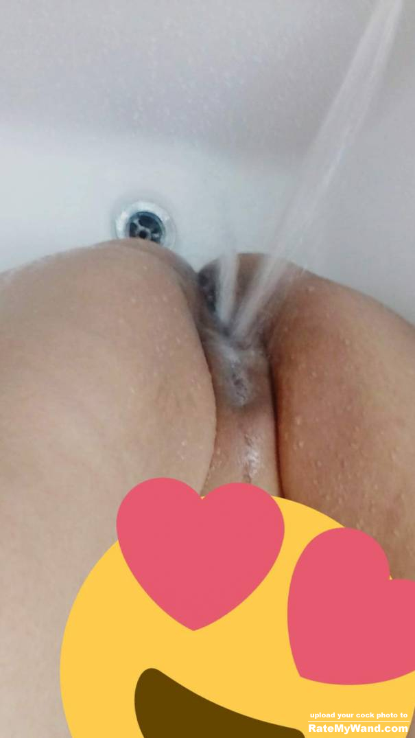 Water pressure on my pussy ,it feels so good x - Rate My Wand